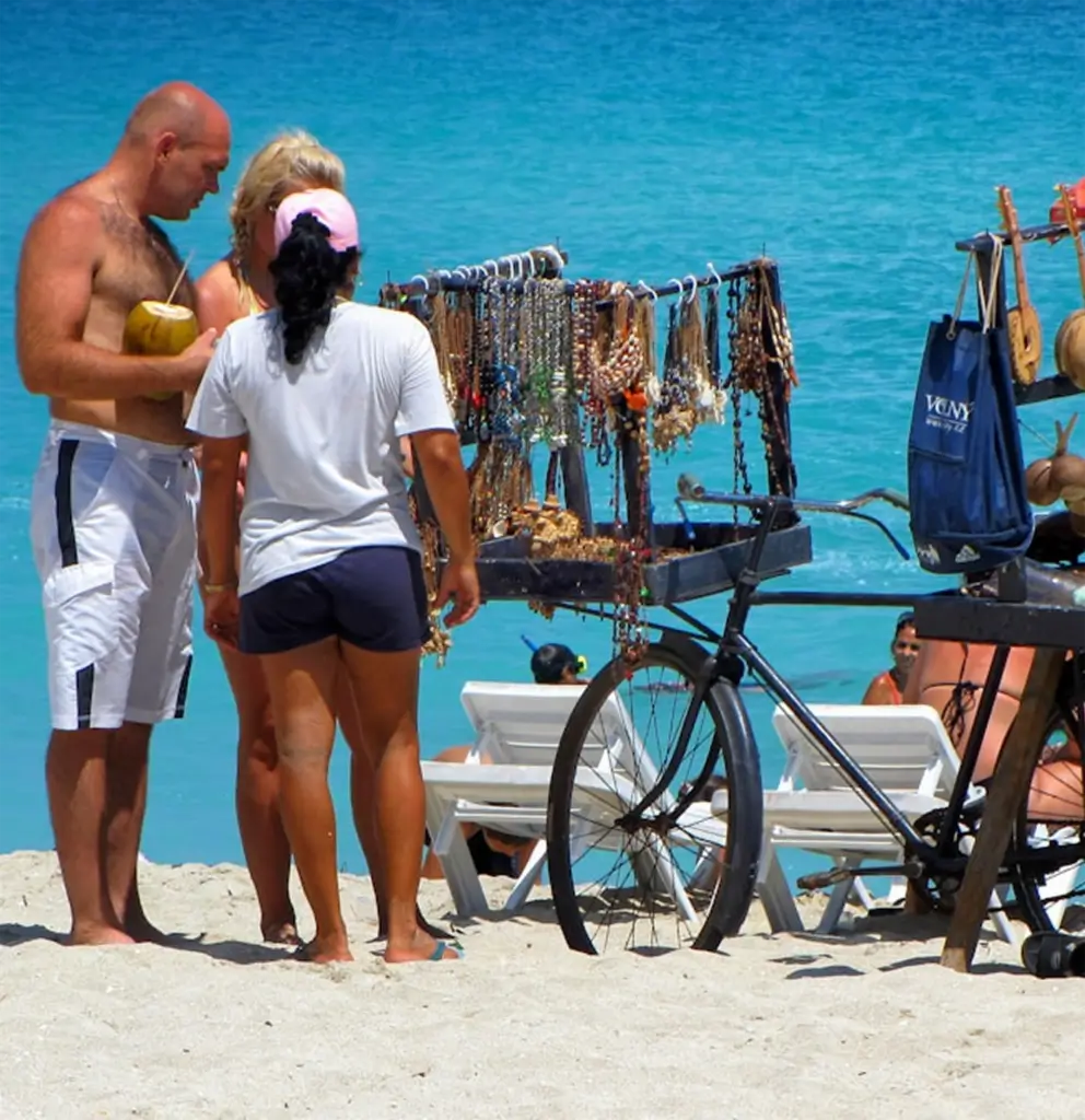 Image Voyage ressourçant - Vendeur sur la plage